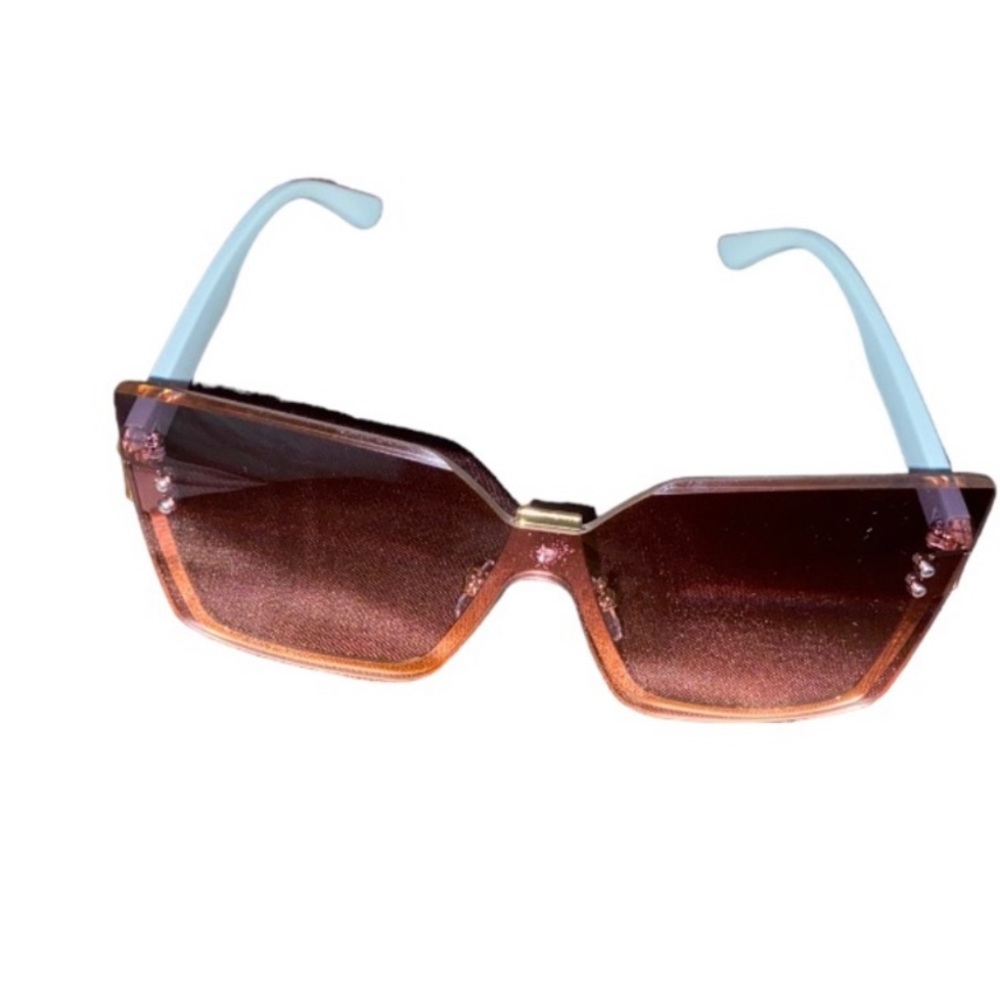 Women's trending Cat Eye Sunglasses New without tags!